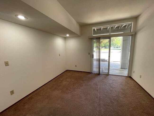 Building Photo - Private 2bd/1ba Condo with 1 car garage - Available Now!