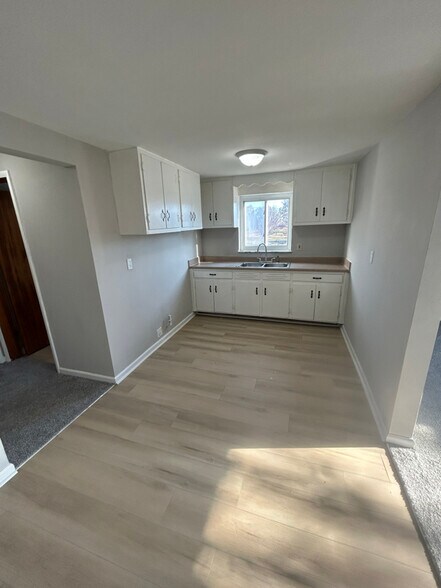 Building Photo - 160 Roberta Ave