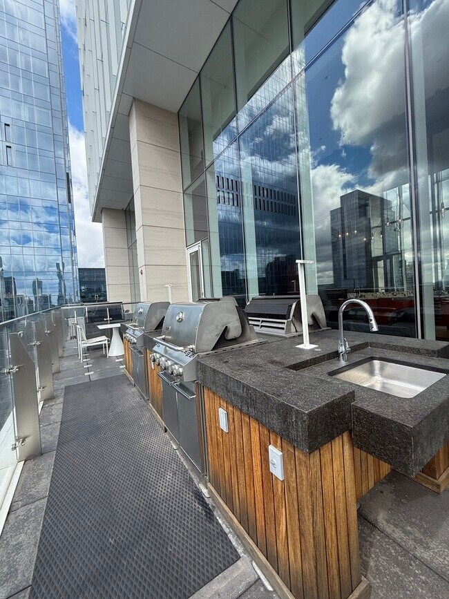 Building Photo - 313 W Wolf Point Plaza