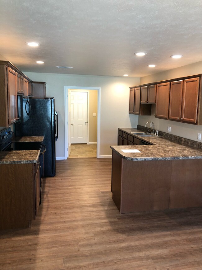 Building Photo - 2508 Fairway Dr