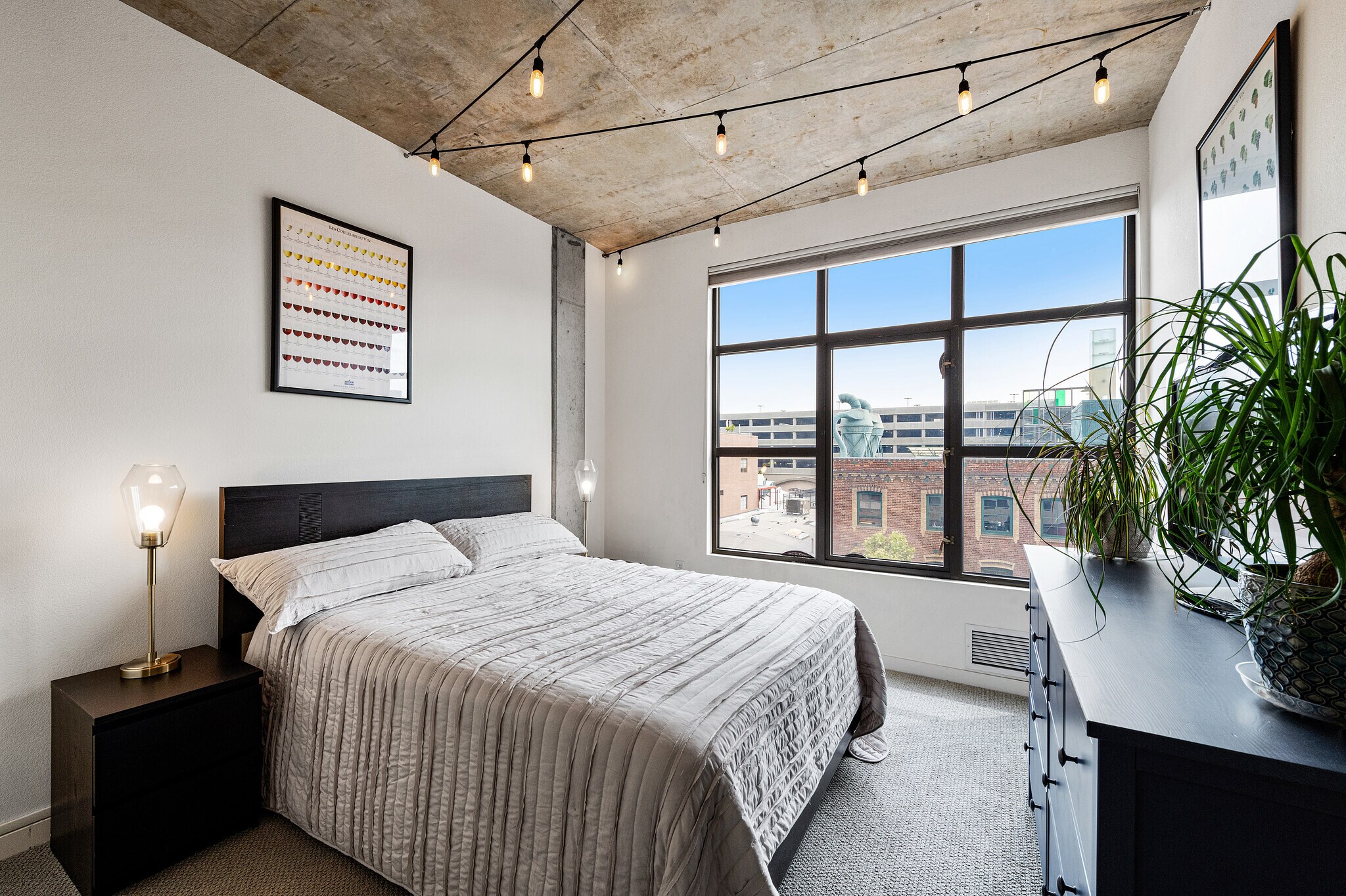 Building Photo - 288 3rd St