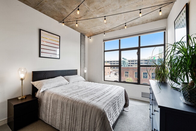 Building Photo - 288 3rd St