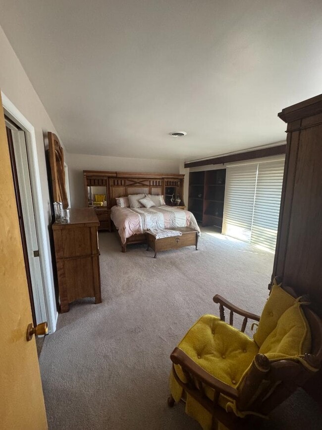 Building Photo - 822 Moose St