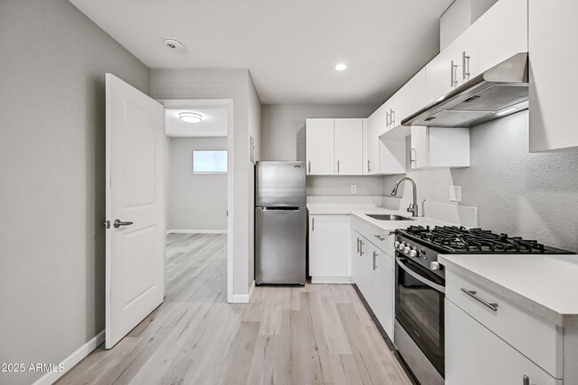 Building Photo - 3025 N 32nd St