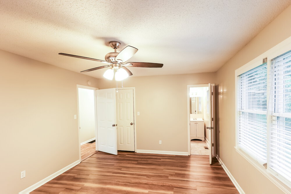 Building Photo - 800 Dunwoody Ln