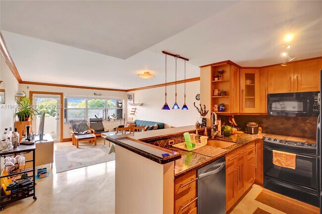 Building Photo - 401 Golden Isles Dr