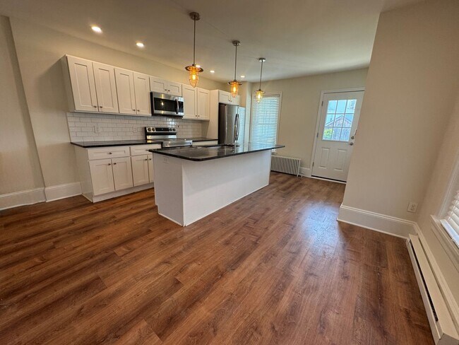 Building Photo - 3 Bedroom Home in Emmaus