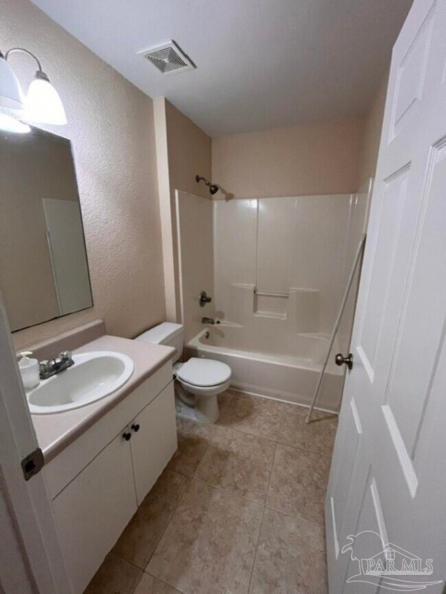 Building Photo - 5563 Chantilly Cir