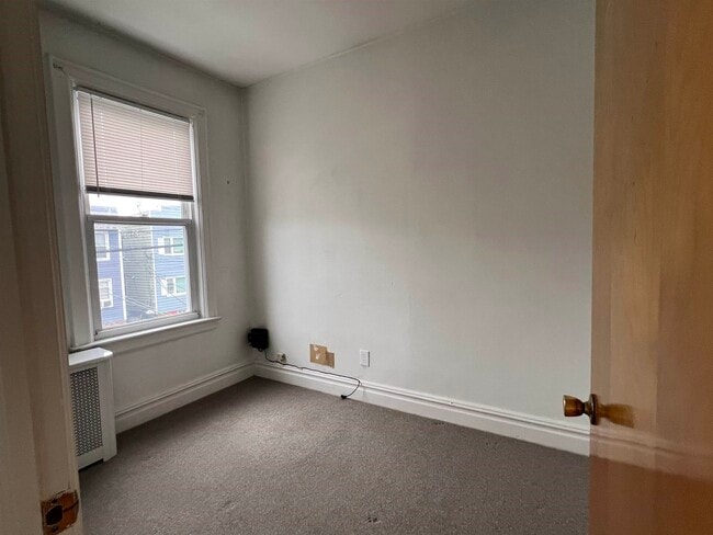 Building Photo - 147 Terhune Ave