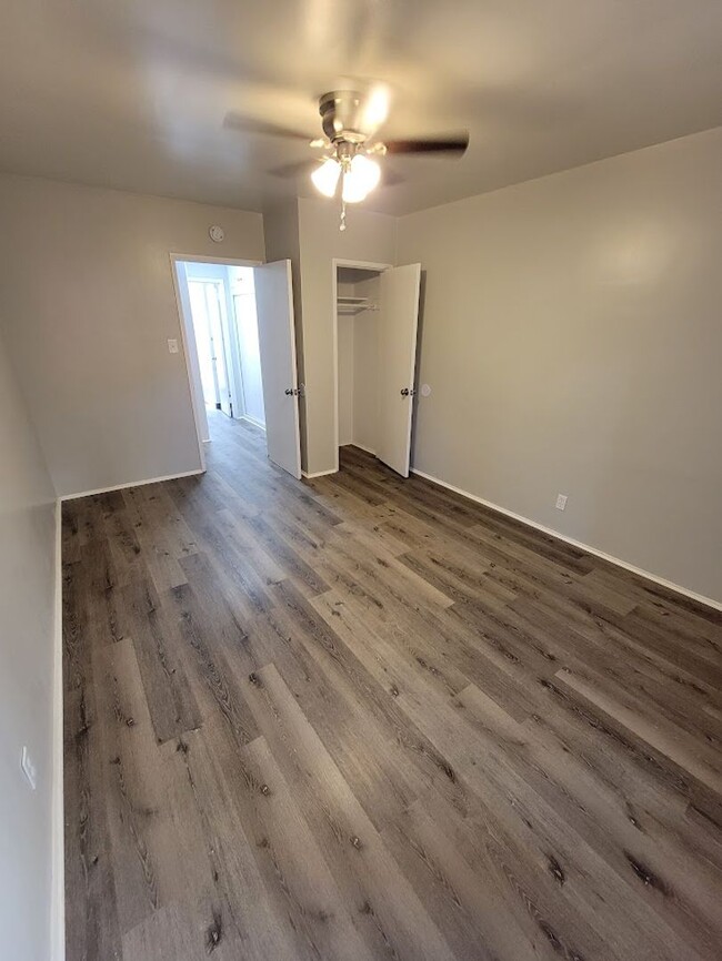 Building Photo - **RENT READY** 1BD/1BA CONDO