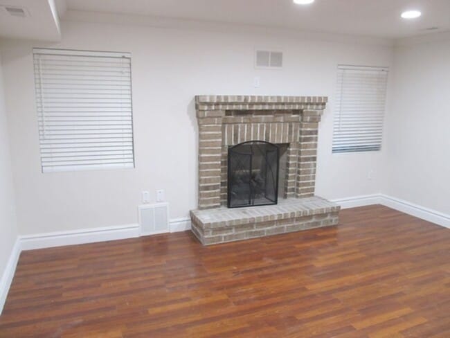Building Photo - Great Holladay Townhome