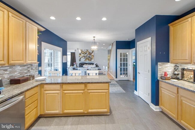 Building Photo - 7420 Mayflower Ct