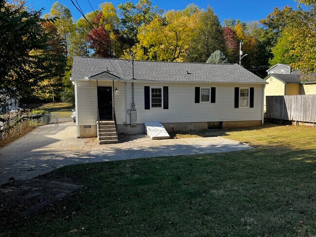 Building Photo - 3032 Woodbine Ave