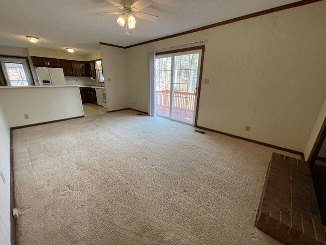 Building Photo - Lovely 3br 2ba home in quiet Chapel Hill neighborhood, walking distance to McDougle Elementary!