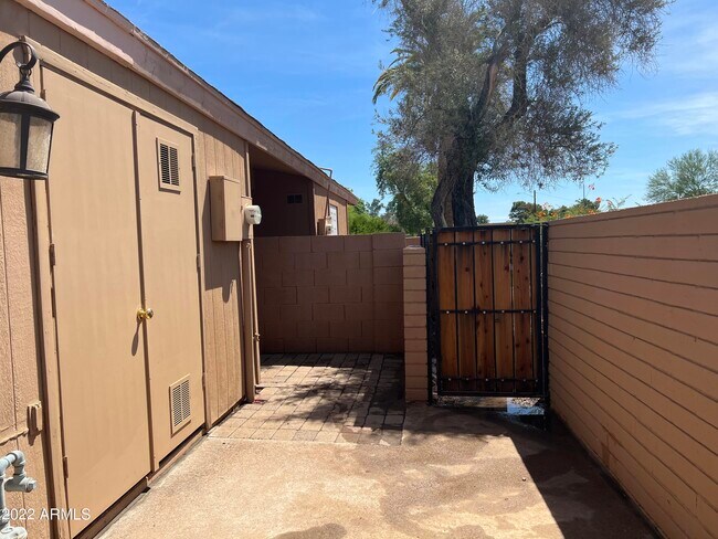 Building Photo - 1718 E Campbell Ave