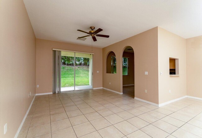 Building Photo - 806 SW Rocky Bayou Terrace