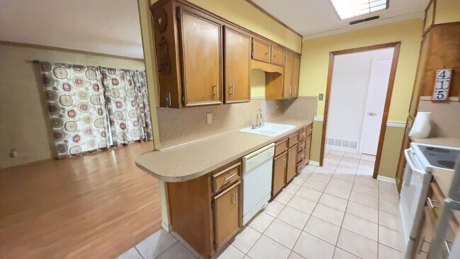 Building Photo - 415 Orchid Dr
