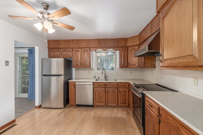 Building Photo - 6724 Knight Dr