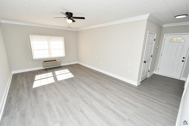 Building Photo - 467 SR 96