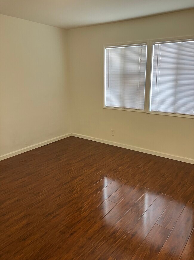 Building Photo - 5919 Comey Ave