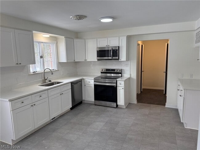 Building Photo - 22350 S Woodland Rd