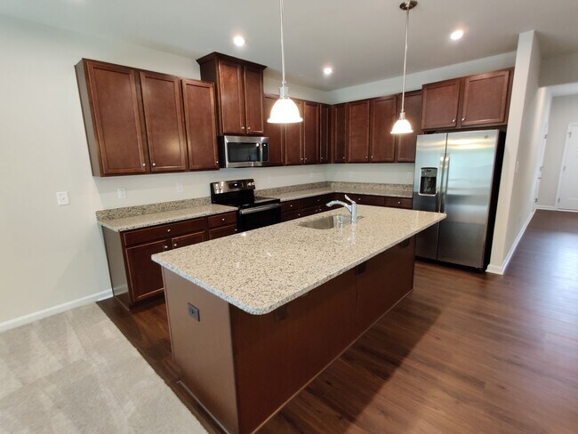 Building Photo - 3 Bedroom condo near major roadways