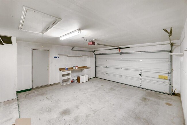 Building Photo - 9505 Woodvale Dr