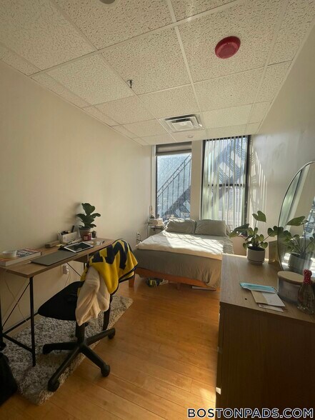 Building Photo - 72 Kneeland St