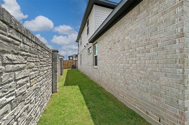 Building Photo - 22114 Paula Bluff Ln