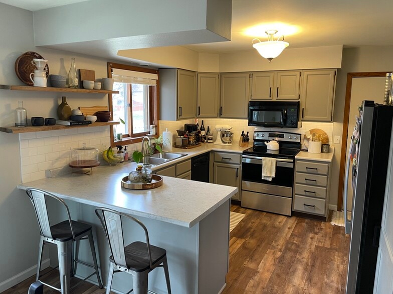 Building Photo - 2922 Greenway Trl