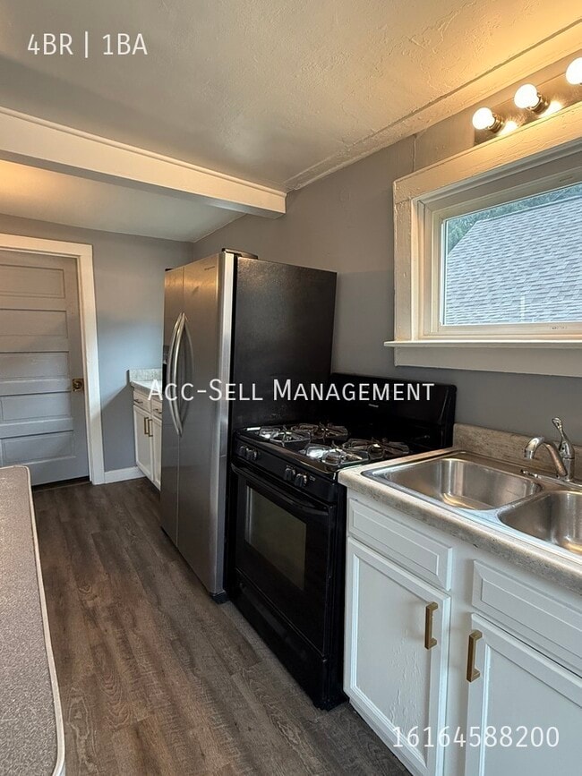 Building Photo - 419 Brenner St NE