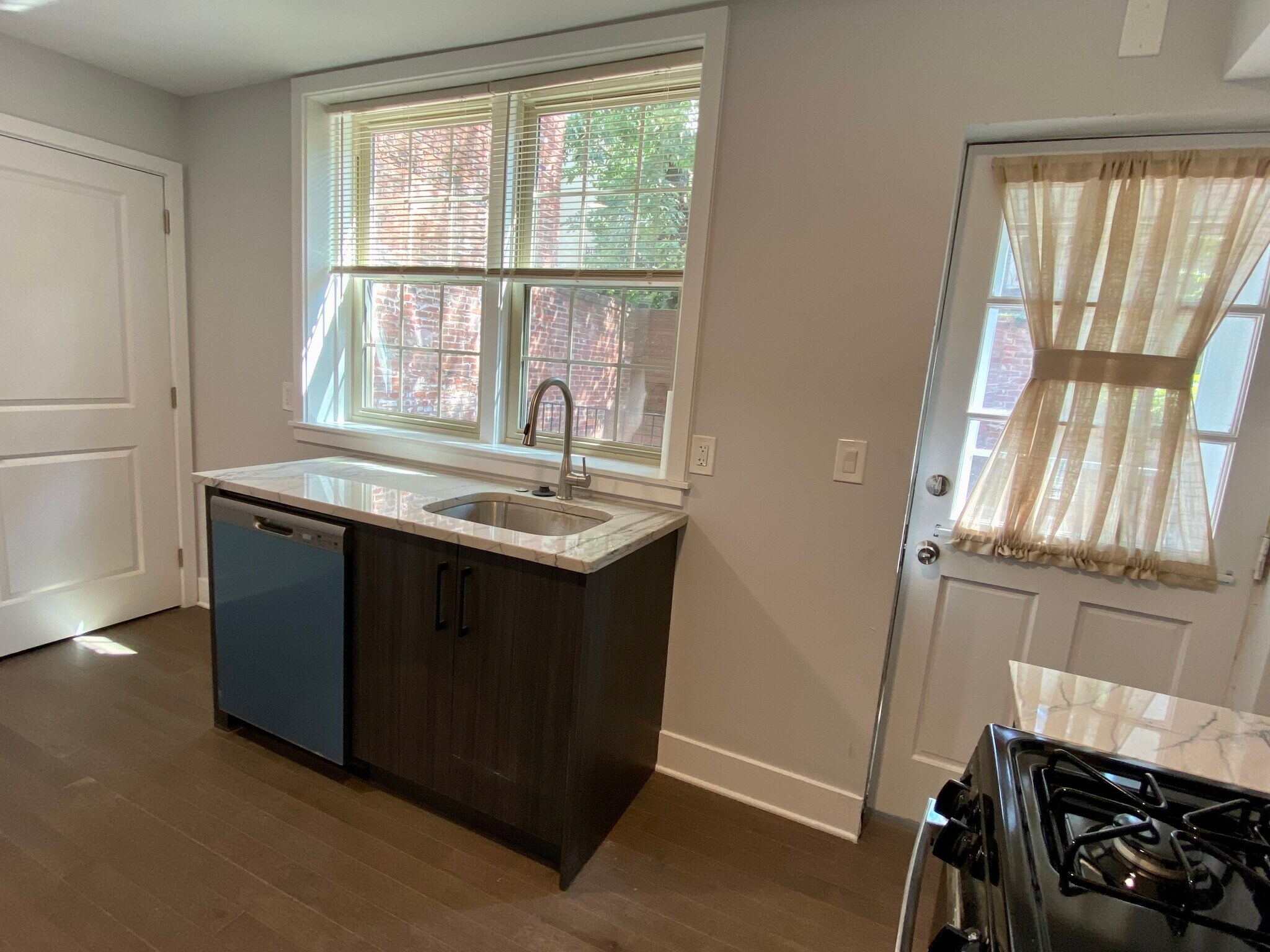 Building Photo - 722 Lombard St