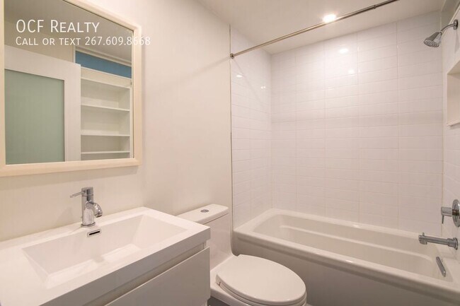 Building Photo - 152 W Laurel St