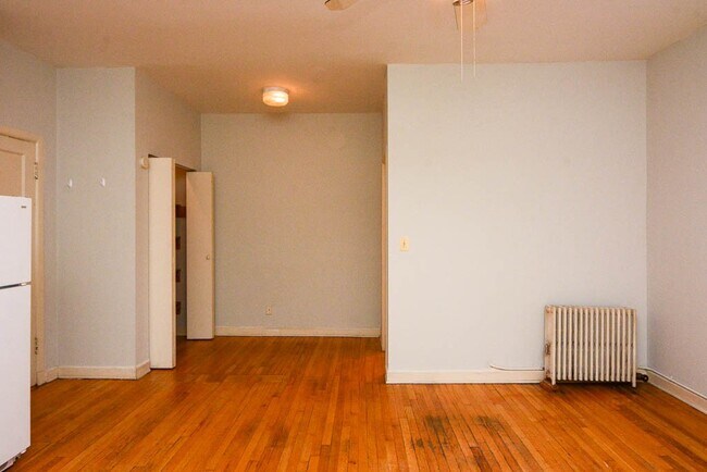 Building Photo - 1055 W George St