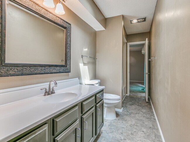 Building Photo - Fair Hill Duplex