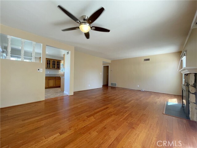 Building Photo - 1338 E Cypress Ave