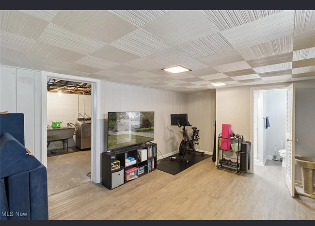 Building Photo - 2353 W Hedgewood Dr