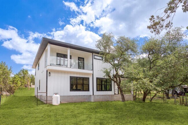 Building Photo - 17207 Oak Cliff Cir