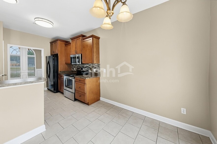 Building Photo - 165 Bland Dr