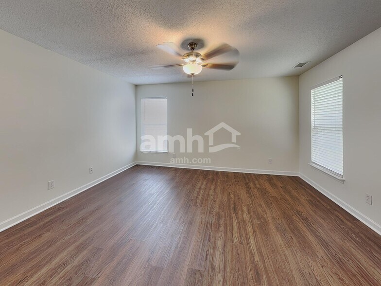 Building Photo - 1065 Meadowbrook Ln SW