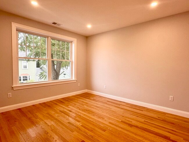 Building Photo - 71 Bolivar St