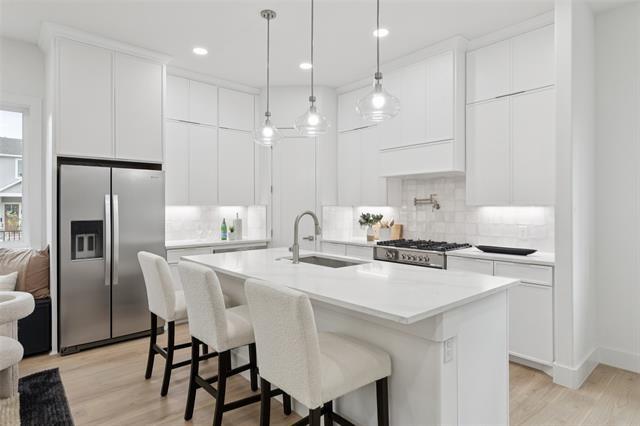 Building Photo - 1000 W 10th St