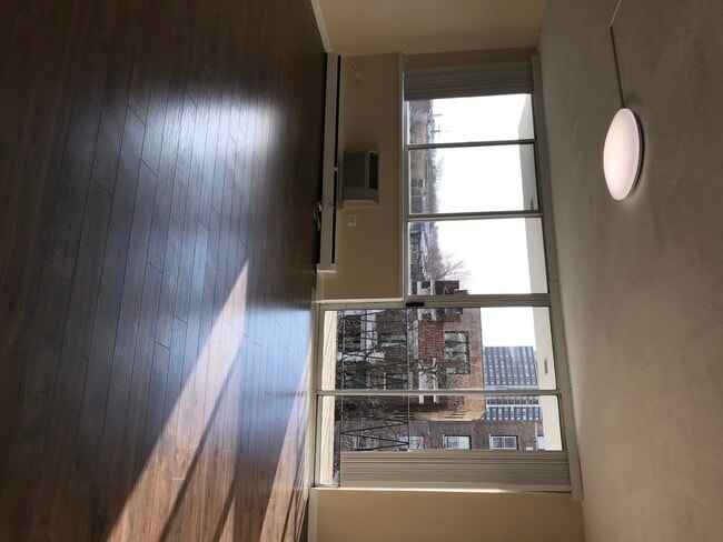 Building Photo - 10S473 Echo Ln