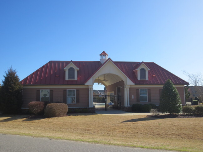 Building Photo - Garner Townhouse, Conveniently Located Nea...