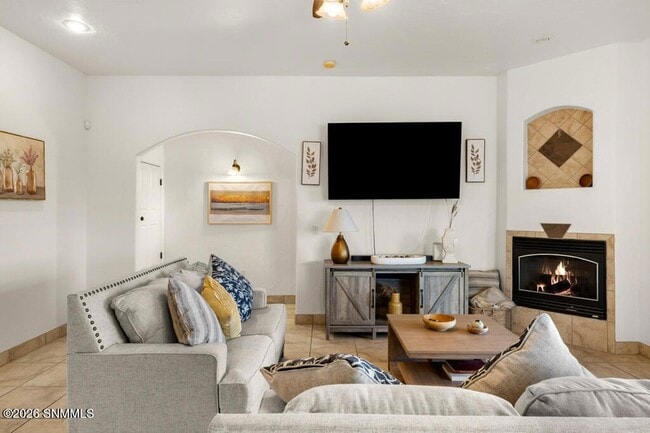 Building Photo - 2561 Desert Cove Pl