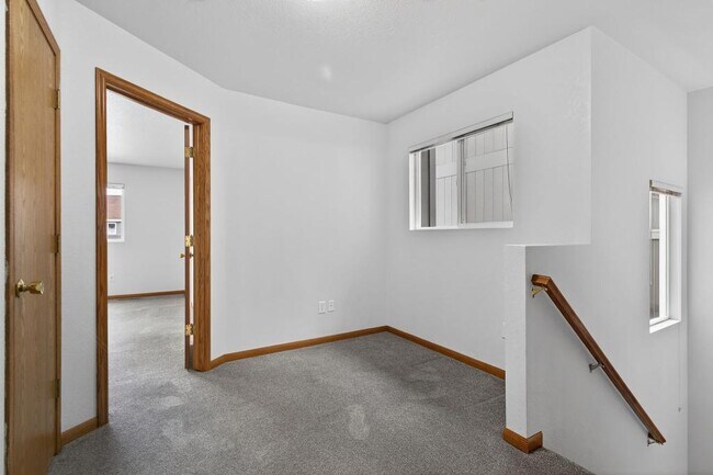 Building Photo - 151 Crabapple Dr