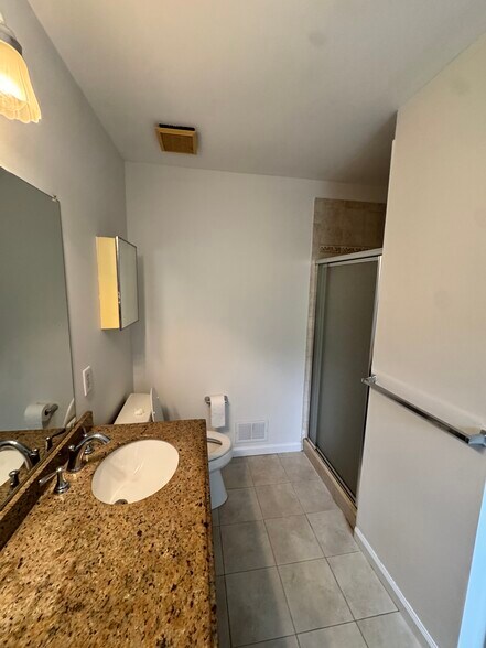 Building Photo - 305 Cobblestone Ct