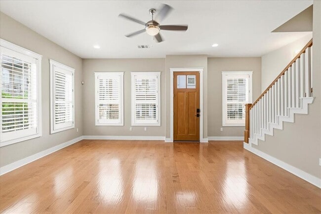 Building Photo - 2520 Bluebonnet Ln