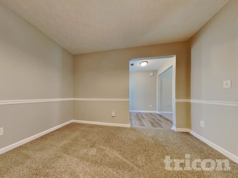 Building Photo - 523 Ashton Manor Dr