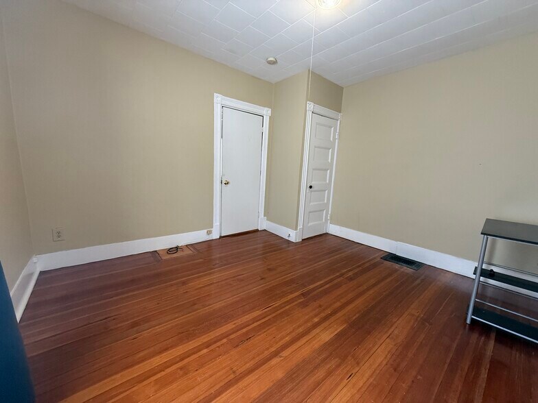 Building Photo - 53 Litchfield St